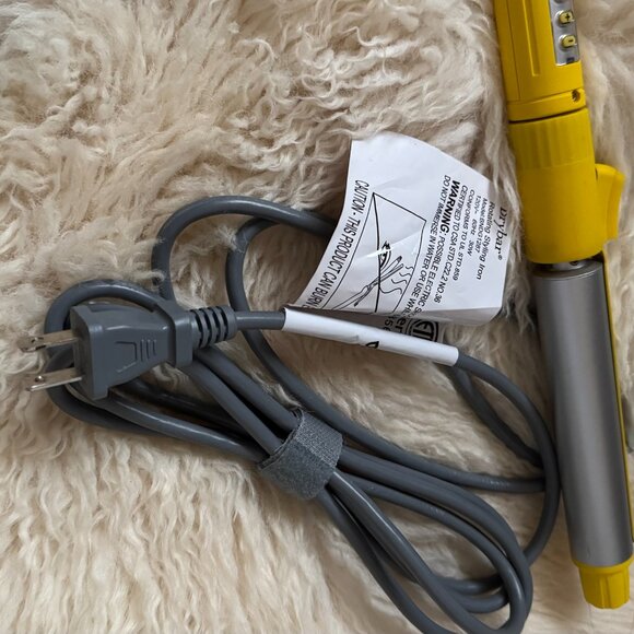 Drybar 3-Day Bender 1” Digital Curling Iron - Preowned - Picture 11 of 12